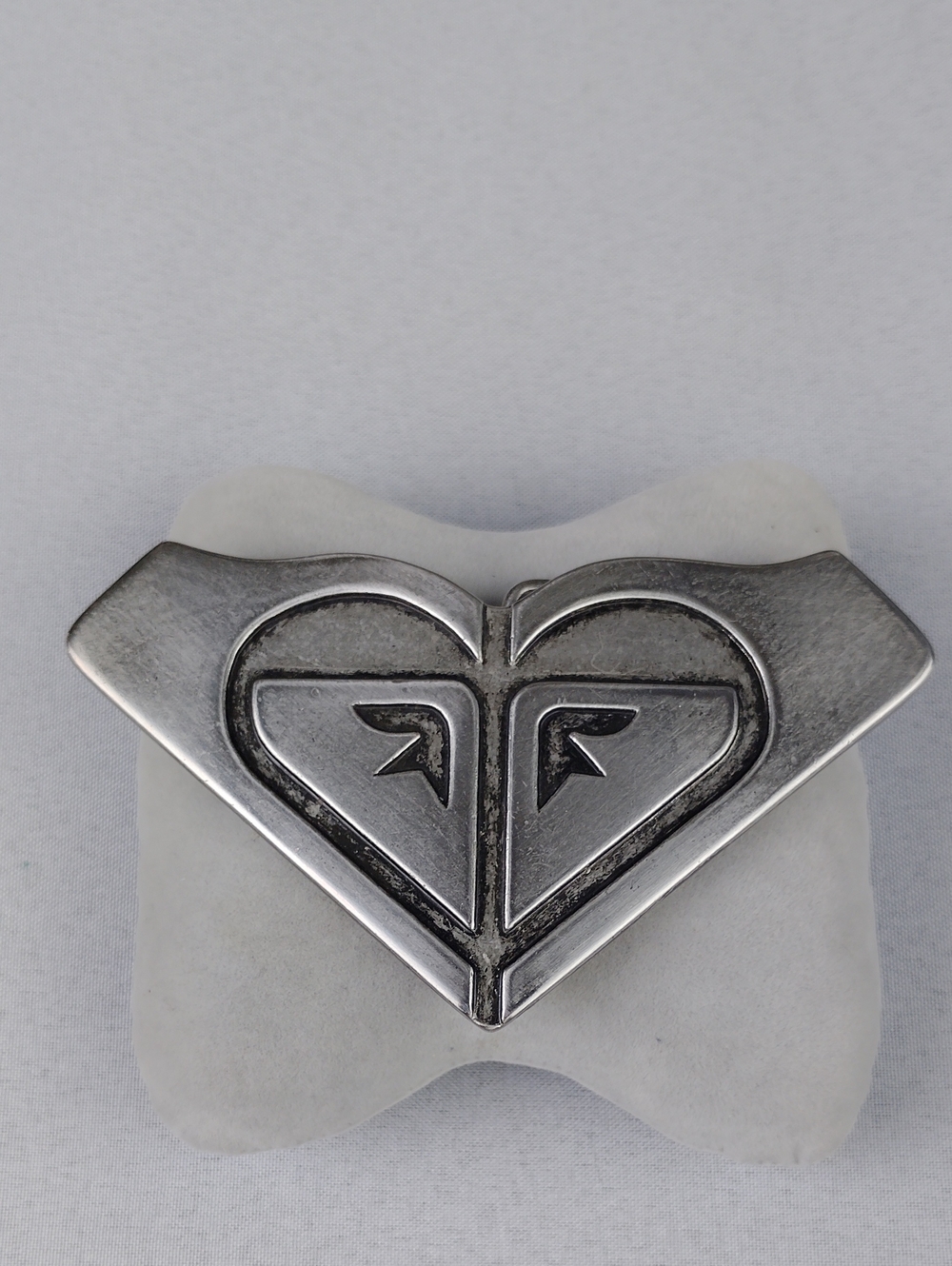 Metal Heart-Shaped Belt Buckle in Silver. Unisex